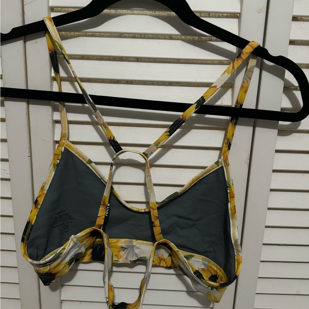 Jolyn Mara top Sunflower print (L) - Picture 2 of 3